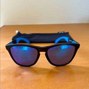 Oakley Frogskins Prizm Polarized Black/Blue Sunglasses